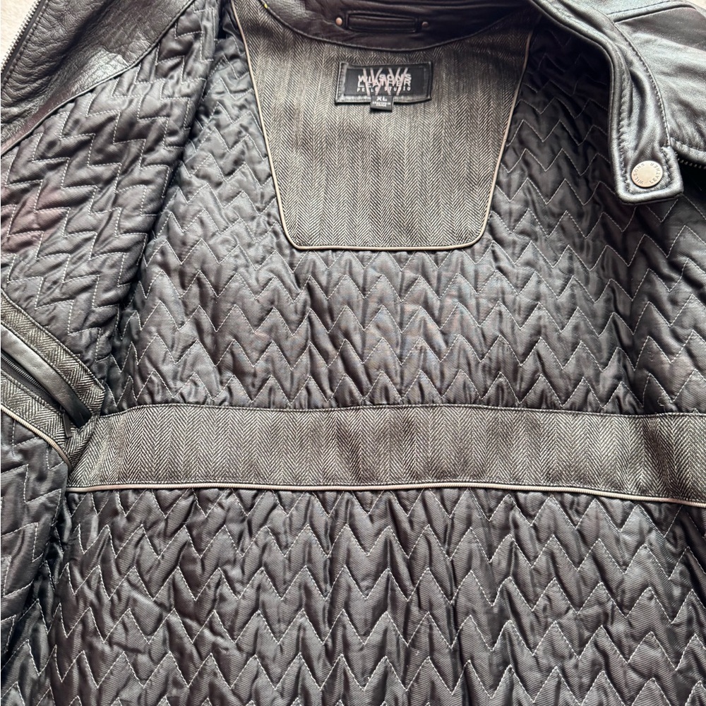 Willson Black Leather Jacket - Picture 17 of 17